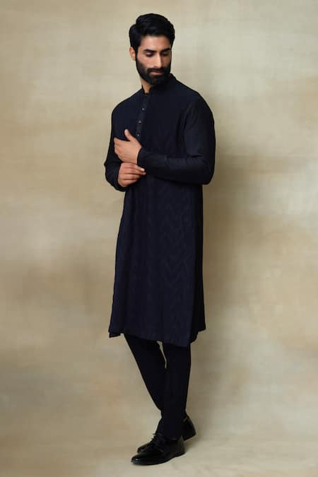 SHASHA GABA Black Silk Chevron Pintuck Kurta Online at Aza Fashions SHASHA GABA_Black Silk Chevron Pintuck Kurta _Online_at_Aza_Fashions