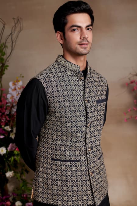 SHASHA GABA Black Silk Embroidery Persian Phool Bundi Online at Aza Fashions SHASHA GABA_Black Silk Embroidery Persian Phool Bundi _Online_at_Aza_Fashions