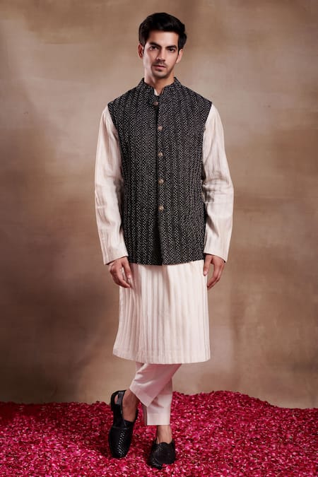 SHASHA GABA Zari Jaal Pearl Embellished Bundi With Pintucked Kurta 