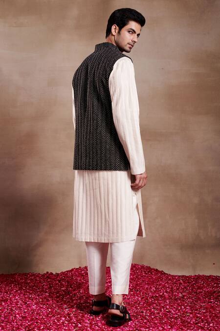 Shop SHASHA GABA Black Silk Pearls, Zari Jaal Embellished Bundi And Kurta Set at Aza Fashions Shop_SHASHA GABA_Black Silk Pearls, Zari Jaal Embellished Bundi And Kurta Set _at_Aza_Fashions