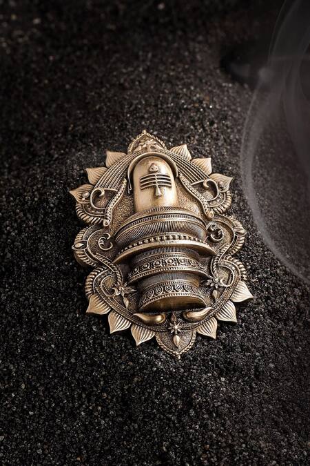 Buy_Cosa Nostraa_Gold Shiva Linga Carved Brooch And Lapel Pin Set