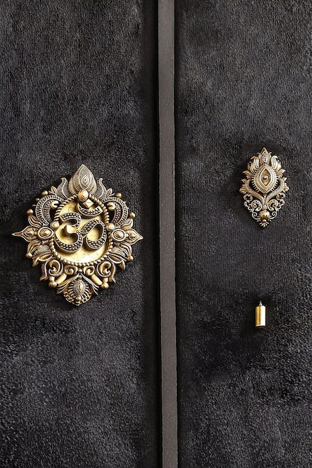 Cosa Nostraa Om Trayambakam Carved Brooch & Lapel Pin Set 