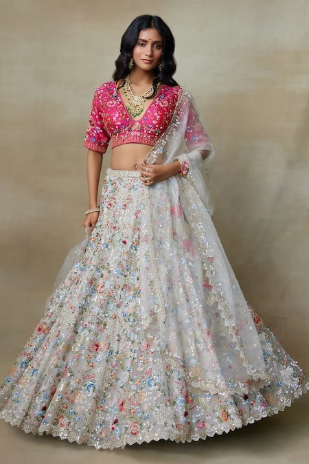 Crazy* LEHEHGA Shopping!! Chandni Chowk Designer Wedding-BRIDAL Lehenga  under 20k by Madhur Milan - YouTube