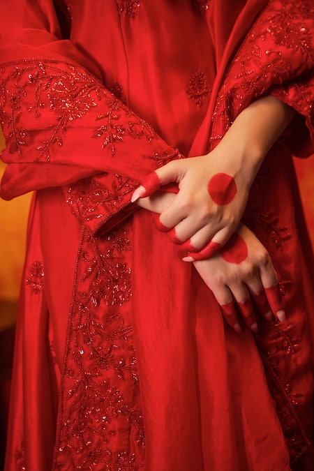 Buy Midushi Bajoria Red Silk, Chanderi, Organza Cut Work, Cutdana Embroidered Anarkali With Dupatta Buy_Midushi Bajoria_Red Silk, Chanderi, Organza Cut Work, Cutdana Embroidered Anarkali With Dupatta