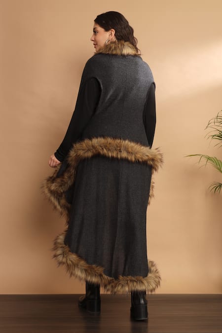 Modarta Black Wool Fur Border Shawl Online at Aza Fashions Modarta_Black Wool Fur Border Shawl _Online_at_Aza_Fashions