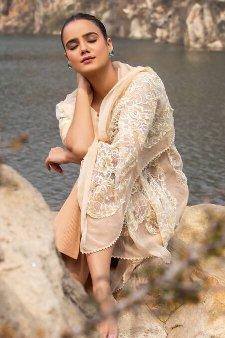 Buy Modarta Beige Floral Lace Embroidered Stole Buy_Modarta_Beige Floral Lace Embroidered Stole