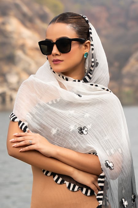 Modarta Black Floral Embroidered Stole Online at Aza Fashions Modarta_Black Floral Embroidered Stole _Online_at_Aza_Fashions