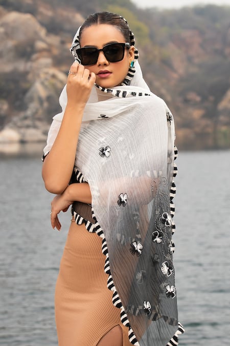 Buy Modarta Black Floral Embroidered Stole Online at Aza Fashions Buy_Modarta_Black Floral Embroidered Stole _Online_at_Aza_Fashions