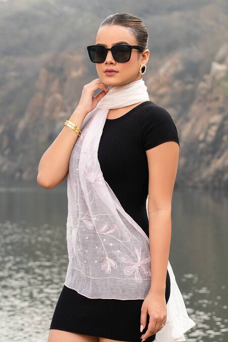 Buy Modarta Pink Floral Hand Embroidered Stole Online at Aza Fashions Buy_Modarta_Pink Floral Hand Embroidered Stole _Online_at_Aza_Fashions