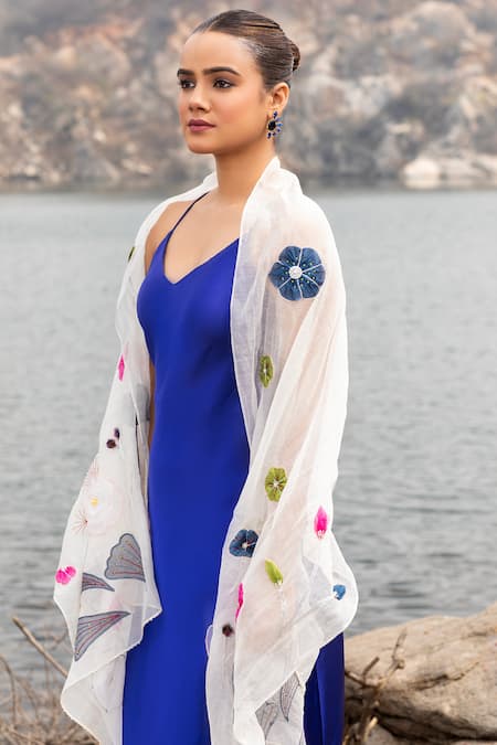 Modarta_White Floral Blossom Embroidered Stole _Online_at_Aza_Fashions