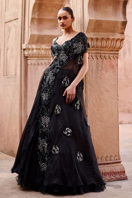 Awigna Nero Embroidered Blouse Lehenga Set 