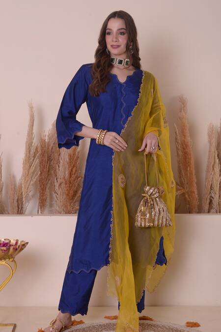 Surabhi Arya_Blue Bamboo, Organza Embroidery, Zari V-neck Geometric Cutwork Kurta Pant Set _Online_at_Aza_Fashions