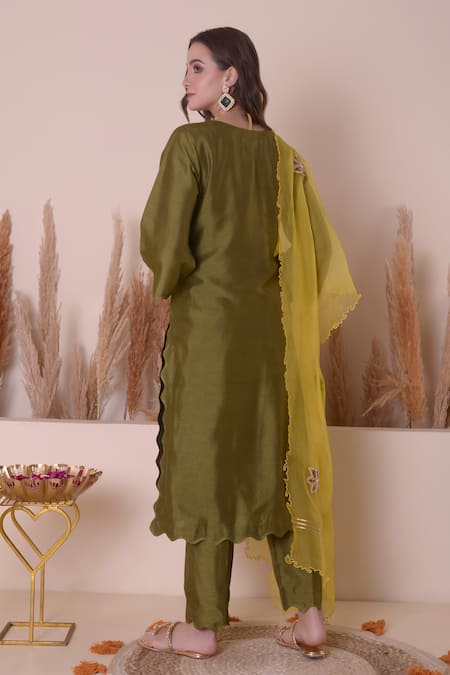 Surabhi Arya Straight Scallop Cutwork Kurta Pant Set 