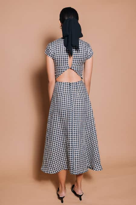 Shop Ojasmé By Sanjana Thapa Black Linen Round Neck Roma Checkered Pattern Slit Dress at Aza Fashions Shop_Ojasmé By Sanjana Thapa_Black Linen Round Neck Roma Checkered Pattern Slit Dress _at_Aza_Fashions