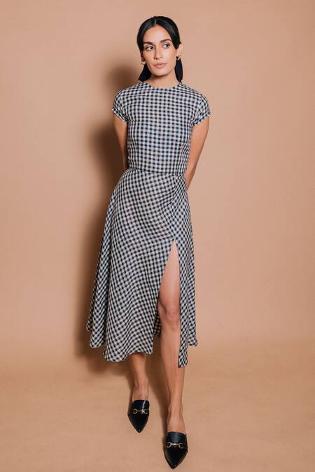 Buy Ojasmé By Sanjana Thapa Black Linen Round Neck Roma Checkered Pattern Slit Dress Online at Aza Fashions Buy_Ojasmé By Sanjana Thapa_Black Linen Round Neck Roma Checkered Pattern Slit Dress _Online_at_Aza_Fashions