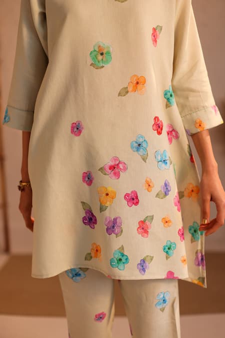 Buy_Roza_Green Linen Water Color Pancies Floral Limoncello Flower Tunic  _Online_at_Aza_Fashions