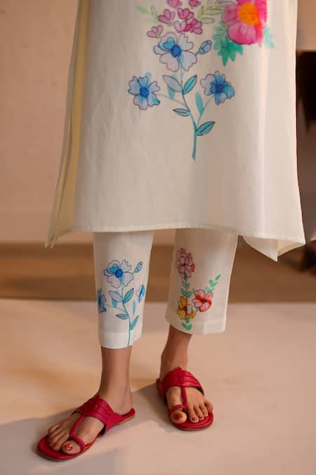 Buy_Roza_Ivory Linen Embroidery Split V-neck Sorbet Floral Pattern Kurta With Pant _Online_at_Aza_Fashions