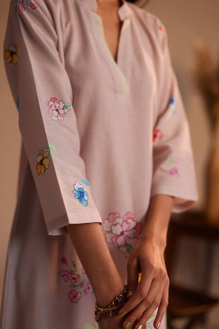 Roza_Pink Linen Embroidery Split V-neck Floral Print Kurta Set _at_Aza_Fashions
