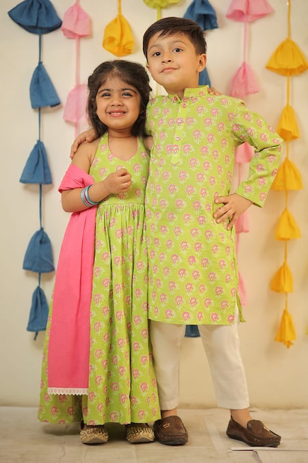 Tiny Colour_Green Cotton, Linen Halter Neck Floral Print Anarkali With Dupatta _Online_at_Aza_Fashions