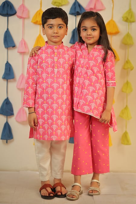 Tiny Colour_Pink Cotton, Muslin Floral Block Print Kurta And Pant Set _Online_at_Aza_Fashions