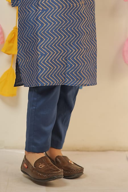 Tiny Colour_Blue Chanderi, Cotton, Silk Geometric Block Print Kurta And Pant Set _at_Aza_Fashions