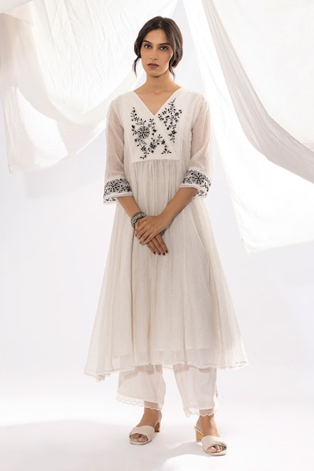 Pants and Pajamas Chikankari Embroidered Kurta & Pant Set 