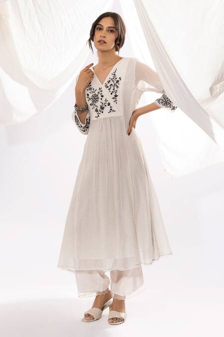 Buy_Pants And Pajamas_White Chanderi, Cotton, Silk Embroidery V-neck Chikankari Kurta And Pant Set _Online_at_Aza_Fashions