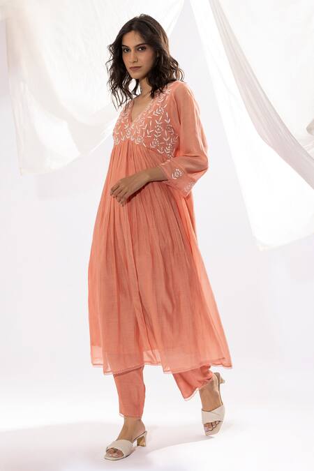 Shop Pants And Pajamas Peach Chanderi, Cotton Embroidery V-neck Thread Kurta And Pant Set Online at Aza Fashions Shop_Pants And Pajamas_Peach Chanderi, Cotton Embroidery V-neck Thread Kurta And Pant Set _Online_at_Aza_Fashions