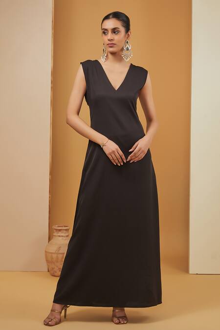 Neha Khullar Black Crepe, Viscose Embroidery V-neck Placement Print Kaftan Pant Set Online at Aza Fashions Neha Khullar_Black Crepe, Viscose Embroidery V-neck Placement Print Kaftan Pant Set _Online_at_Aza_Fashions