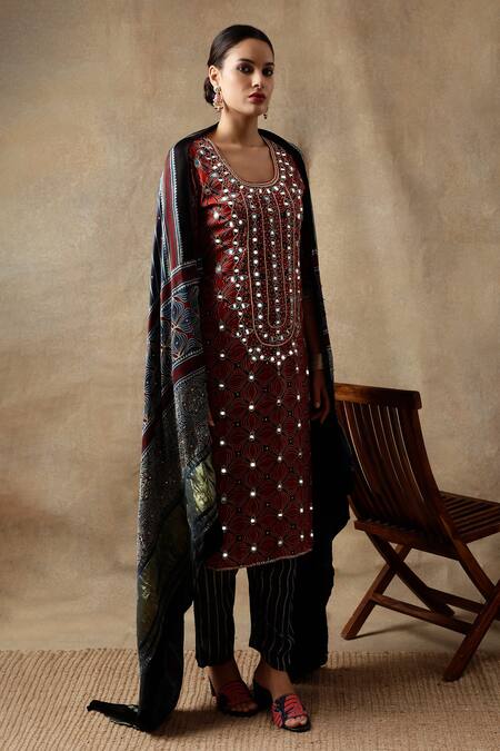 Shop Sheeshakari Red Silk Embroidery, Beads, Mirrors Round Blossom Handblock Print Kurta Pant Set Shop_Sheeshakari_Red Silk Embroidery, Beads, Mirrors Round Blossom Handblock Print Kurta Pant Set