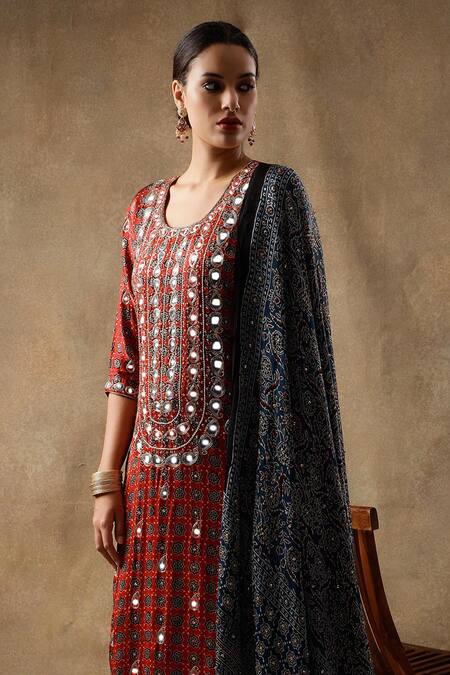 Buy Sheeshakari Red Silk Beads, Mirrors, Zari Round Neck Floral Handblock Print Kurta Pant Set Buy_Sheeshakari_Red Silk Beads, Mirrors, Zari Round Neck Floral Handblock Print Kurta Pant Set