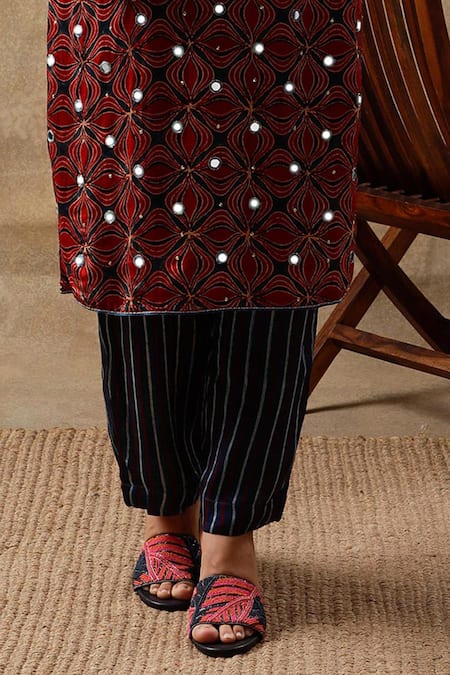 Buy_Sheeshakari_Red Silk Beads, Mirrors, Zari Round Neck Mirrorwork Embroidered Kurta Pant Set _Online_at_Aza_Fashions