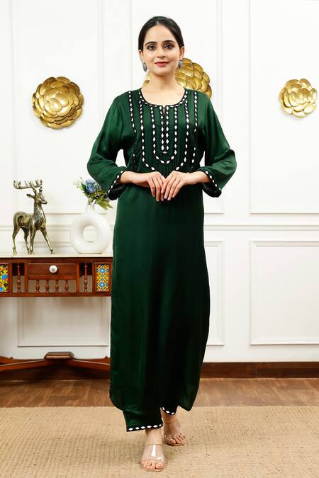 Sheeshakari_Green Silk Beads, Mirrors Split V-neck Embroidered Kurta With Pant _Online_at_Aza_Fashions