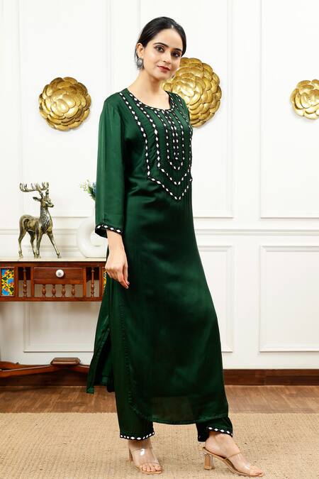 Buy_Sheeshakari_Green Silk Beads, Mirrors Split V-neck Embroidered Kurta With Pant _Online_at_Aza_Fashions