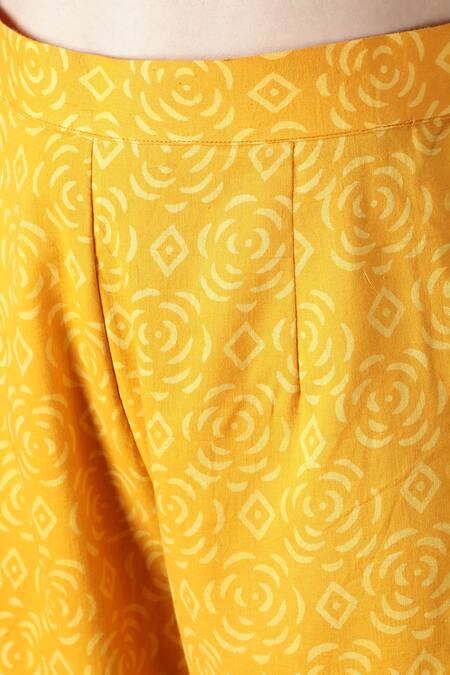 Sheeshakari_Yellow Silk, Cotton Mirrors, Embroidery Split Floral Embellished Kurta Set _Online_at_Aza_Fashions