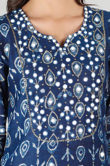 Sheeshakari_Blue Silk, Cotton Mirrors, Embroidery Split V-neck And Tikki Work Kurta Set _at_Aza_Fashions