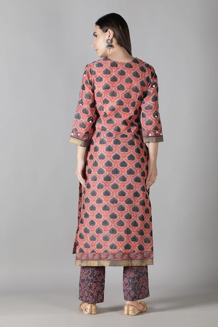 Sheeshakari Leaf Pattern Embroidered Kurta Pant Set 