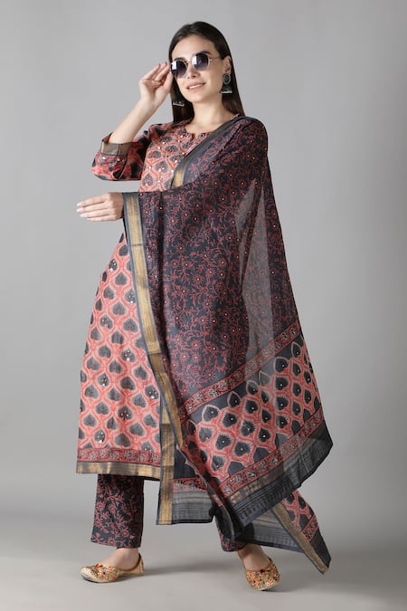 Buy_Sheeshakari_Pink Silk, Cotton Mirrors, Beads, Embroidery Split Leaf Pattern Kurta Pant Set 