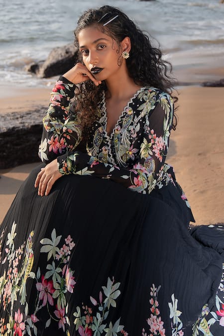 Nea By Nikita Tiwari Floral Bird Pattern Embroidered Lehenga Set 