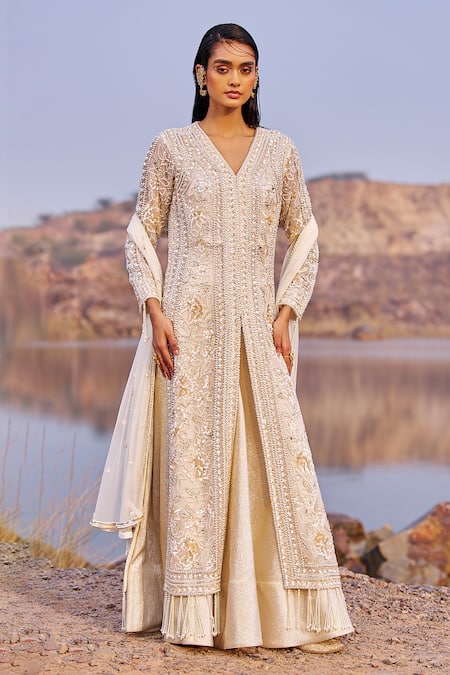 Nidhika Shekhar Ivory Kurta And Dupatta Net & Organza Utsav Chamakate Jalsaa Lehenga Set 