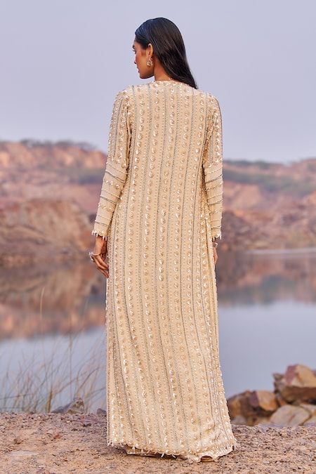 Nidhika Shekhar Jalsaa E Gul Bahar Embroidered Pre-Draped Saree Set With Cape 