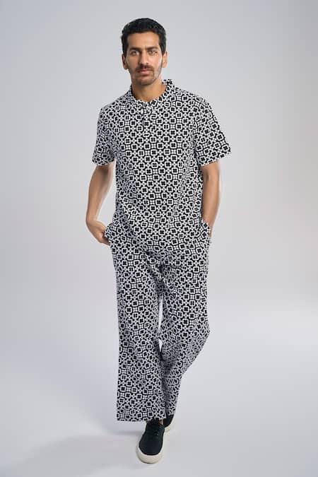 Terra Luna_Black Cotton Comet Check Pattern T-shirt _Online_at_Aza_Fashions