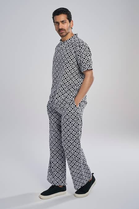 Buy_Terra Luna_Black Cotton Comet Check Pattern T-shirt _Online_at_Aza_Fashions