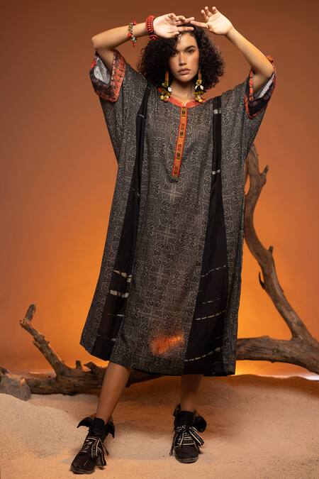 Capisvirleo Black , Satin Embroidery Mandarin Collar Sandalwood Hand Kurta Online at Aza Fashions Capisvirleo_Black , Satin Embroidery Mandarin Collar Sandalwood Hand Kurta _Online_at_Aza_Fashions