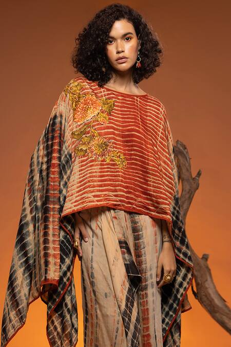 Capisvirleo_Beige Cotton Silk Printed Tie-dye Round Shikoba Cape Skirt Set  _Online_at_Aza_Fashions