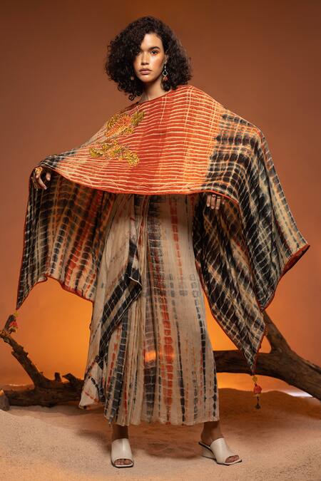 Buy_Capisvirleo_Beige Cotton Silk Printed Tie-dye Round Shikoba Cape Skirt Set  _Online_at_Aza_Fashions