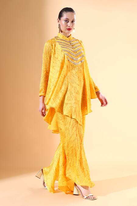 Aakaar_Yellow Silk Gota Patti Collared Marble Print Embellished Tunic And Palazzo Set_at_Aza_Fashions