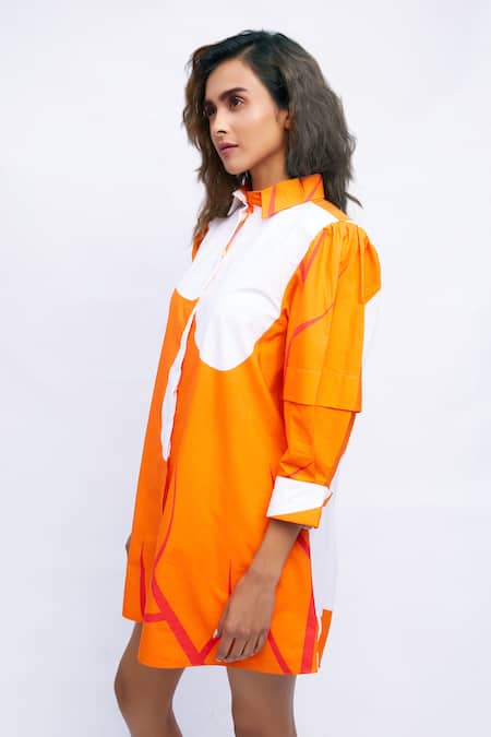 Studio Moda India White Cotton Collared The Bosom Back Open Abstract Print Shirt Online at Aza Fashions Studio Moda India_White Cotton Collared The Bosom Back Open Abstract Print Shirt_Online_at_Aza_Fashions