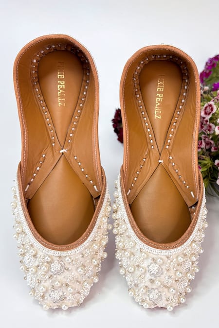 Pixie Pearlz Bella Floral Embellished Juttis 
