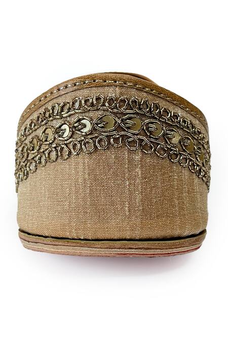 Buy_Pixie Pearlz_Beige Maahru Embroidered Juttis _Online_at_Aza_Fashions